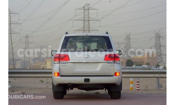 Buy Import Toyota Land Cruiser White Car in Import - Dubai in Kailahun Buy Import Toyota Land Cruiser White Car in Import - Dubai in Kailahun
