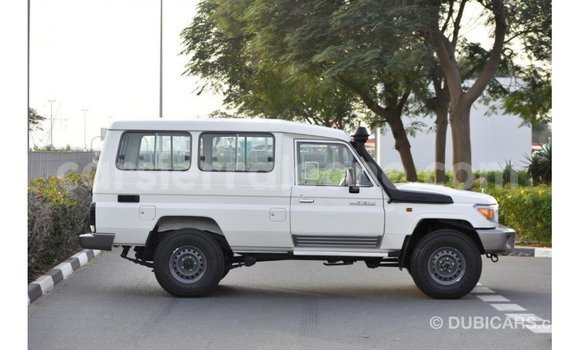 Buy Import Toyota Land Cruiser White Car in Import - Dubai in Kailahun Buy Import Toyota Land Cruiser White Car in Import - Dubai in Kailahun