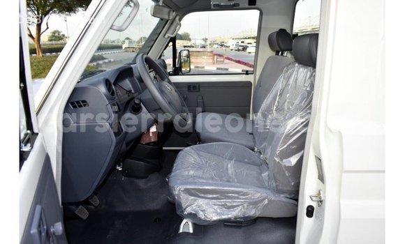Buy Import Toyota Land Cruiser White Car in Import - Dubai in Kailahun Buy Import Toyota Land Cruiser White Car in Import - Dubai in Kailahun