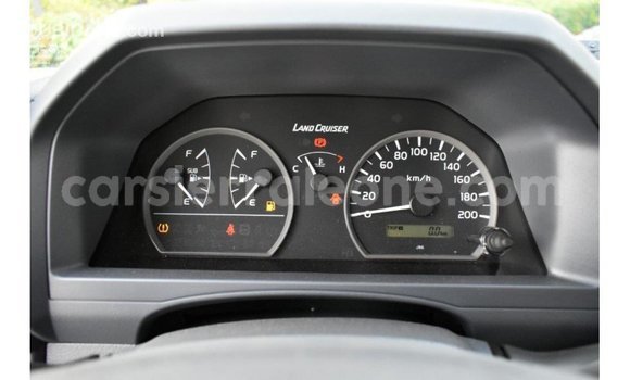 Buy Import Toyota Land Cruiser White Car in Import - Dubai in Kailahun Buy Import Toyota Land Cruiser White Car in Import - Dubai in Kailahun