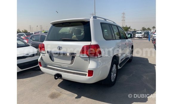 Buy Import Toyota Land Cruiser White Car in Import - Dubai in Kailahun Buy Import Toyota Land Cruiser White Car in Import - Dubai in Kailahun
