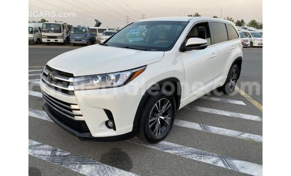 Buy Import Toyota Highlander White Car in Import - Dubai in Kailahun Buy Import Toyota Highlander White Car in Import - Dubai in Kailahun