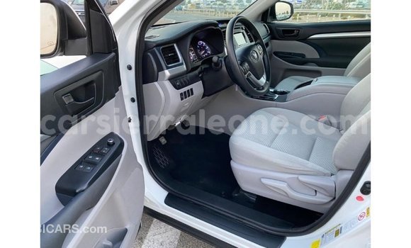 Buy Import Toyota Highlander White Car in Import - Dubai in Kailahun Buy Import Toyota Highlander White Car in Import - Dubai in Kailahun