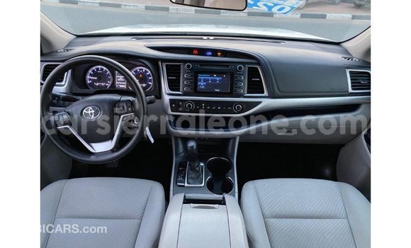 Buy Import Toyota Highlander White Car in Import - Dubai in Kailahun Buy Import Toyota Highlander White Car in Import - Dubai in Kailahun