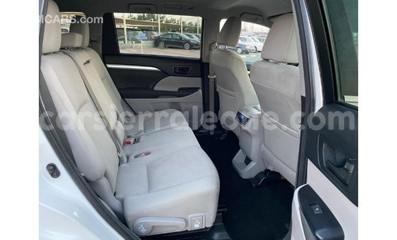 Buy Import Toyota Highlander White Car in Import - Dubai in Kailahun Buy Import Toyota Highlander White Car in Import - Dubai in Kailahun