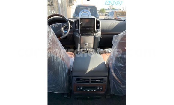 Buy Import Toyota Land Cruiser White Car in Import - Dubai in Kailahun Buy Import Toyota Land Cruiser White Car in Import - Dubai in Kailahun