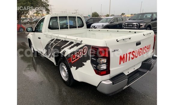 Buy Import Mitsubishi L200 White Car in Import - Dubai in Kailahun Buy Import Mitsubishi L200 White Car in Import - Dubai in Kailahun