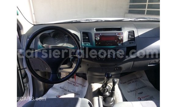 Buy Import Toyota Hilux White Car in Import - Dubai in Kailahun Buy Import Toyota Hilux White Car in Import - Dubai in Kailahun