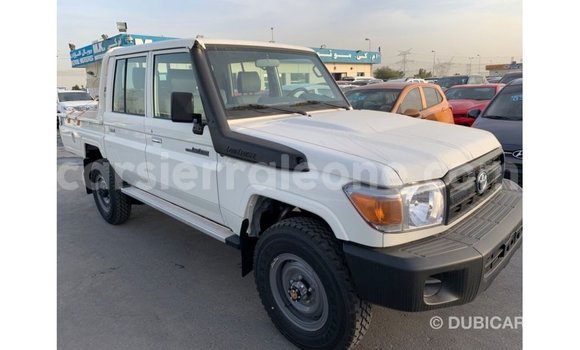 Acheter Import Voiture Toyota Land Cruiser Blanc à Import - Dubai, Kailahun Acheter Import Voiture Toyota Land Cruiser Blanc à Import - Dubai, Kailahun