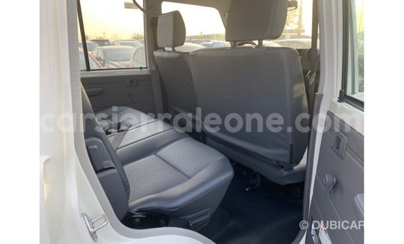 Acheter Import Voiture Toyota Land Cruiser Blanc à Import - Dubai, Kailahun Acheter Import Voiture Toyota Land Cruiser Blanc à Import - Dubai, Kailahun