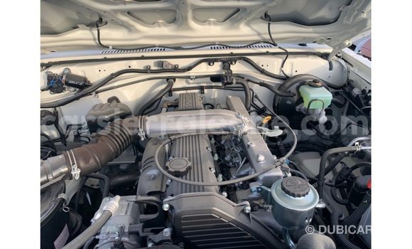 Acheter Import Voiture Toyota Land Cruiser Blanc à Import - Dubai, Kailahun Acheter Import Voiture Toyota Land Cruiser Blanc à Import - Dubai, Kailahun