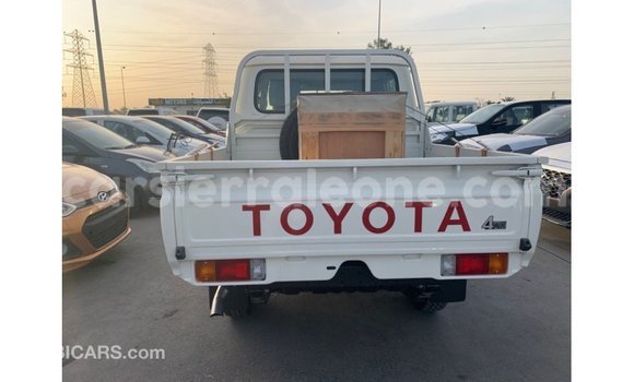Acheter Import Voiture Toyota Land Cruiser Blanc à Import - Dubai, Kailahun Acheter Import Voiture Toyota Land Cruiser Blanc à Import - Dubai, Kailahun