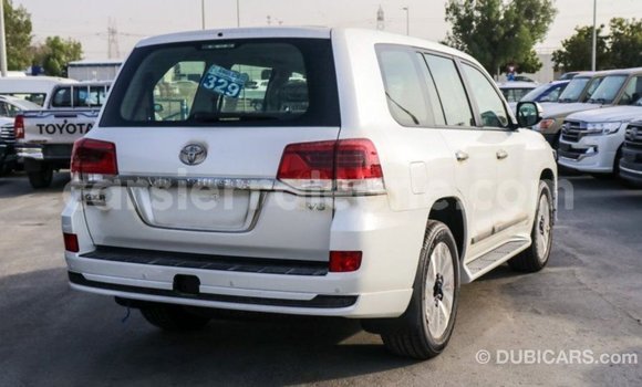 Buy Import Toyota Land Cruiser White Car in Import - Dubai in Kailahun Buy Import Toyota Land Cruiser White Car in Import - Dubai in Kailahun