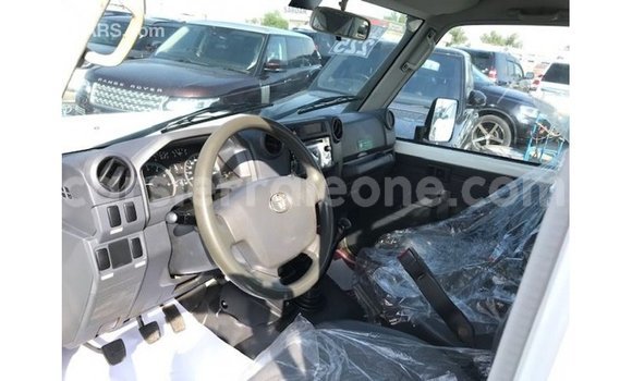 Buy Import Toyota Land Cruiser White Car in Import - Dubai in Kailahun Buy Import Toyota Land Cruiser White Car in Import - Dubai in Kailahun