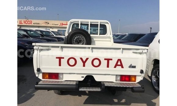 Buy Import Toyota Land Cruiser White Car in Import - Dubai in Kailahun Buy Import Toyota Land Cruiser White Car in Import - Dubai in Kailahun