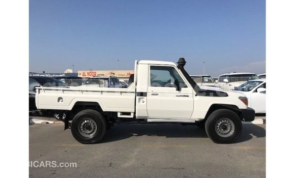 Buy Import Toyota Land Cruiser White Car in Import - Dubai in Kailahun Buy Import Toyota Land Cruiser White Car in Import - Dubai in Kailahun