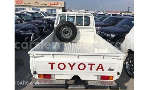 Buy Import Toyota Land Cruiser White Car in Import - Dubai in Kailahun Buy Import Toyota Land Cruiser White Car in Import - Dubai in Kailahun