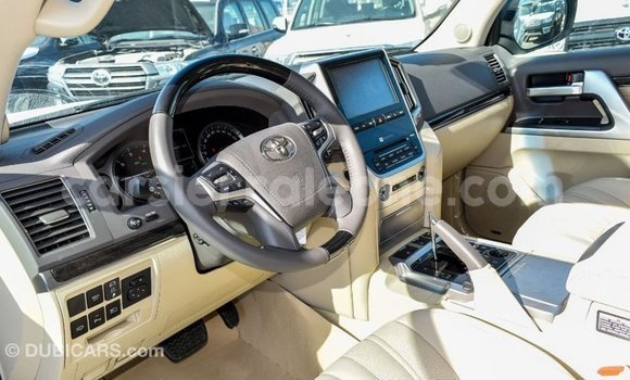 Buy Import Toyota Land Cruiser White Car in Import - Dubai in Kailahun Buy Import Toyota Land Cruiser White Car in Import - Dubai in Kailahun
