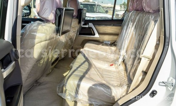 Buy Import Toyota Land Cruiser White Car in Import - Dubai in Kailahun Buy Import Toyota Land Cruiser White Car in Import - Dubai in Kailahun