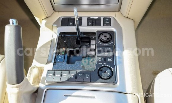 Buy Import Toyota Land Cruiser White Car in Import - Dubai in Kailahun Buy Import Toyota Land Cruiser White Car in Import - Dubai in Kailahun