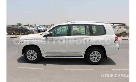 Buy Import Toyota Land Cruiser White Car in Import - Dubai in Kailahun Buy Import Toyota Land Cruiser White Car in Import - Dubai in Kailahun