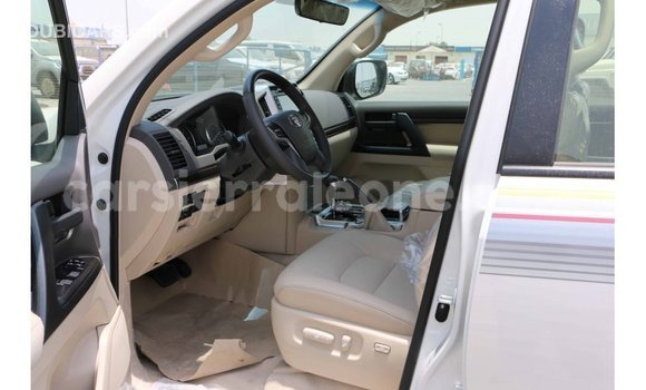 Buy Import Toyota Land Cruiser White Car in Import - Dubai in Kailahun Buy Import Toyota Land Cruiser White Car in Import - Dubai in Kailahun