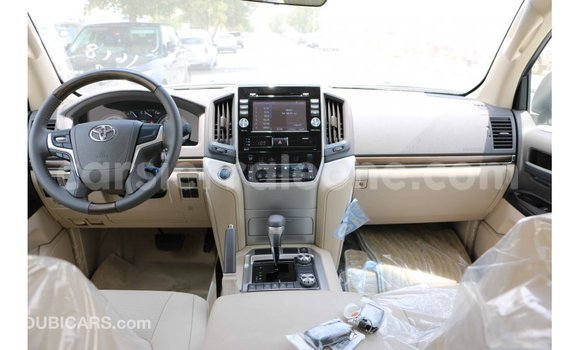 Buy Import Toyota Land Cruiser White Car in Import - Dubai in Kailahun Buy Import Toyota Land Cruiser White Car in Import - Dubai in Kailahun