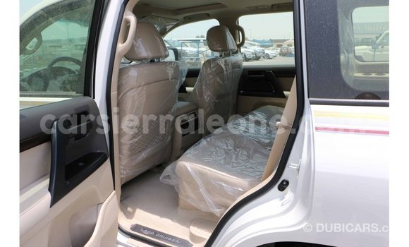 Buy Import Toyota Land Cruiser White Car in Import - Dubai in Kailahun Buy Import Toyota Land Cruiser White Car in Import - Dubai in Kailahun