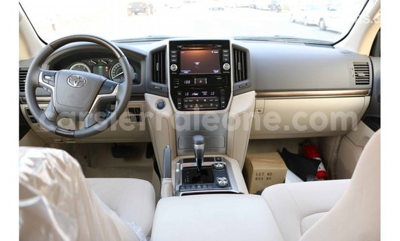 Buy Import Toyota Land Cruiser White Car in Import - Dubai in Kailahun Buy Import Toyota Land Cruiser White Car in Import - Dubai in Kailahun