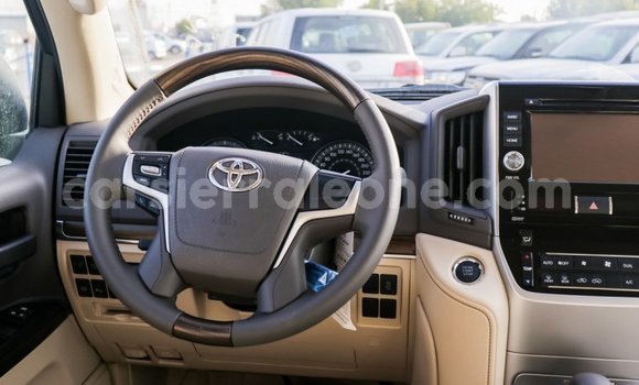 Buy Import Toyota Land Cruiser White Car in Import - Dubai in Kailahun Buy Import Toyota Land Cruiser White Car in Import - Dubai in Kailahun