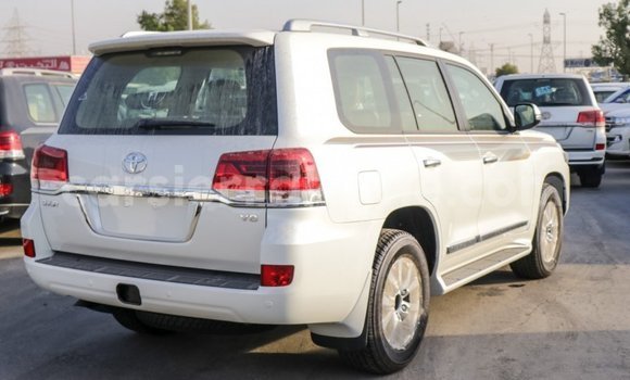 Buy Import Toyota Land Cruiser White Car in Import - Dubai in Kailahun Buy Import Toyota Land Cruiser White Car in Import - Dubai in Kailahun