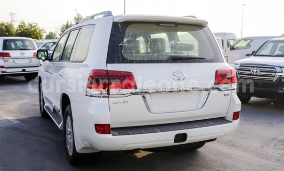 Buy Import Toyota Land Cruiser White Car in Import - Dubai in Kailahun Buy Import Toyota Land Cruiser White Car in Import - Dubai in Kailahun