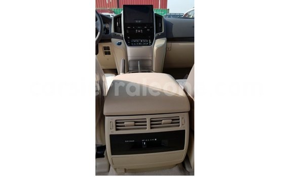 Buy Import Toyota Land Cruiser White Car in Import - Dubai in Kailahun Buy Import Toyota Land Cruiser White Car in Import - Dubai in Kailahun