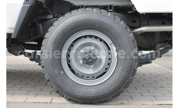 Buy Import Toyota Land Cruiser White Car in Import - Dubai in Kailahun Buy Import Toyota Land Cruiser White Car in Import - Dubai in Kailahun