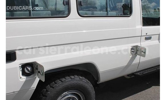 Buy Import Toyota Land Cruiser White Car in Import - Dubai in Kailahun Buy Import Toyota Land Cruiser White Car in Import - Dubai in Kailahun