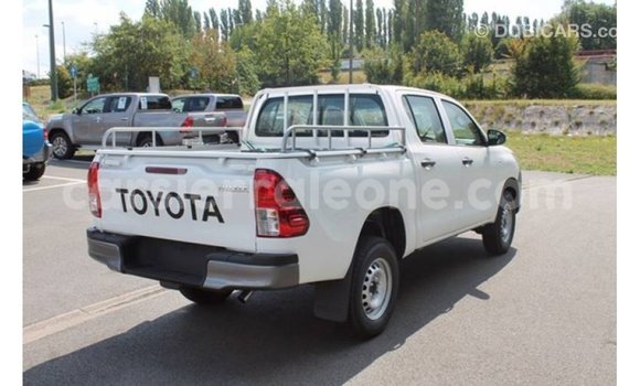 Buy Import Toyota Hilux White Car in Import - Dubai in Kailahun Buy Import Toyota Hilux White Car in Import - Dubai in Kailahun