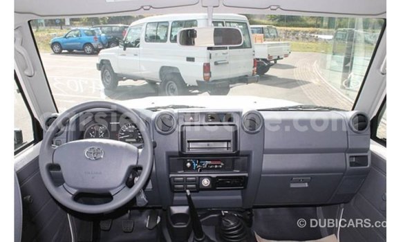 Buy Import Toyota Land Cruiser White Car in Import - Dubai in Kailahun Buy Import Toyota Land Cruiser White Car in Import - Dubai in Kailahun