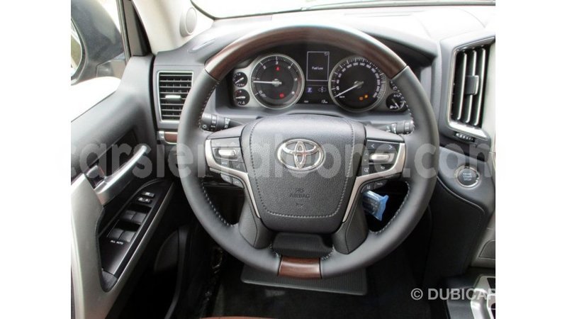 Big with watermark toyota land cruiser kailahun import dubai 5553