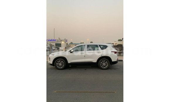 Buy Import Hyundai Santa Fe White Car in Import - Dubai in Kailahun Buy Import Hyundai Santa Fe White Car in Import - Dubai in Kailahun