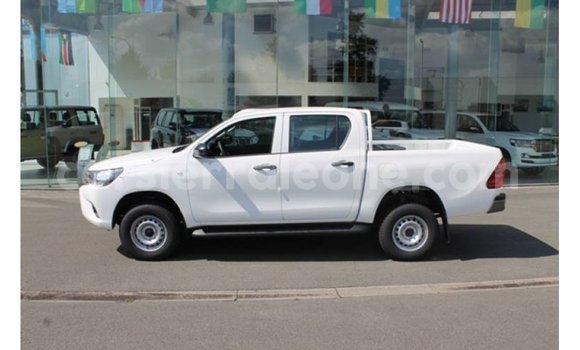 Buy Import Toyota Hilux White Car in Import - Dubai in Kailahun Buy Import Toyota Hilux White Car in Import - Dubai in Kailahun
