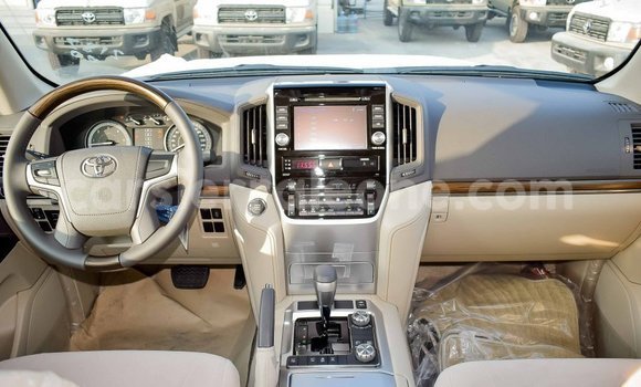 Buy Import Toyota Land Cruiser White Car in Import - Dubai in Kailahun Buy Import Toyota Land Cruiser White Car in Import - Dubai in Kailahun