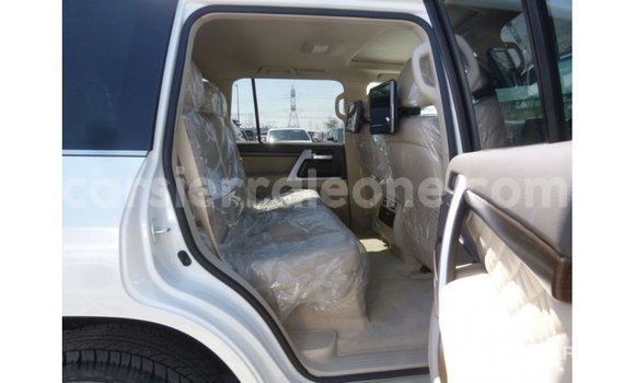 Buy Import Toyota Land Cruiser White Car in Import - Dubai in Kailahun Buy Import Toyota Land Cruiser White Car in Import - Dubai in Kailahun