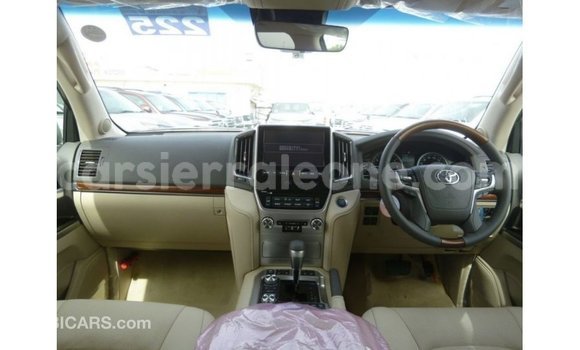 Buy Import Toyota Land Cruiser White Car in Import - Dubai in Kailahun Buy Import Toyota Land Cruiser White Car in Import - Dubai in Kailahun