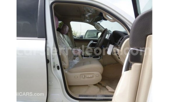 Buy Import Toyota Land Cruiser White Car in Import - Dubai in Kailahun Buy Import Toyota Land Cruiser White Car in Import - Dubai in Kailahun