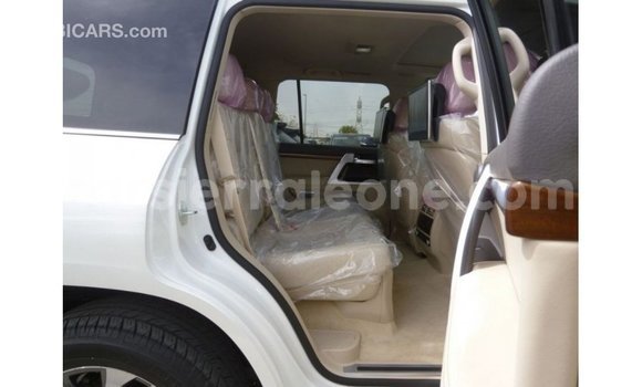 Buy Import Toyota Land Cruiser White Car in Import - Dubai in Kailahun Buy Import Toyota Land Cruiser White Car in Import - Dubai in Kailahun