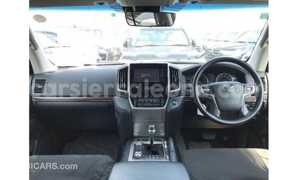 Buy Import Toyota Land Cruiser White Car in Import - Dubai in Kailahun Buy Import Toyota Land Cruiser White Car in Import - Dubai in Kailahun