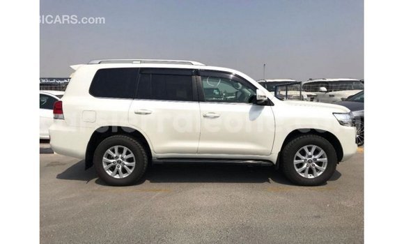 Buy Import Toyota Land Cruiser White Car in Import - Dubai in Kailahun Buy Import Toyota Land Cruiser White Car in Import - Dubai in Kailahun