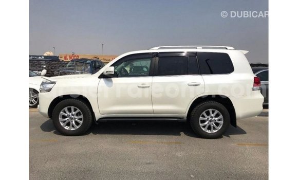 Buy Import Toyota Land Cruiser White Car in Import - Dubai in Kailahun Buy Import Toyota Land Cruiser White Car in Import - Dubai in Kailahun