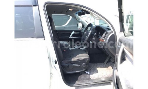 Buy Import Toyota Land Cruiser White Car in Import - Dubai in Kailahun Buy Import Toyota Land Cruiser White Car in Import - Dubai in Kailahun