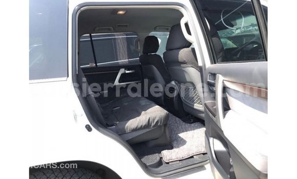 Buy Import Toyota Land Cruiser White Car in Import - Dubai in Kailahun Buy Import Toyota Land Cruiser White Car in Import - Dubai in Kailahun